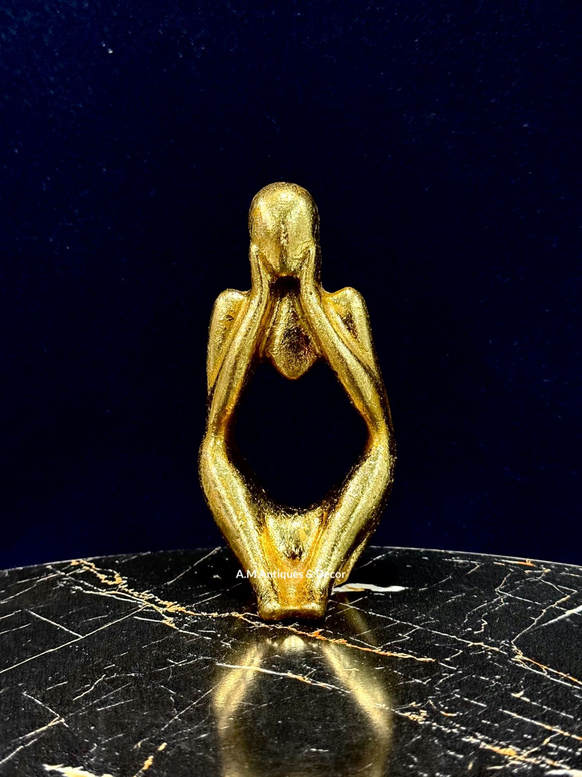 Thinking Gold Table Decor