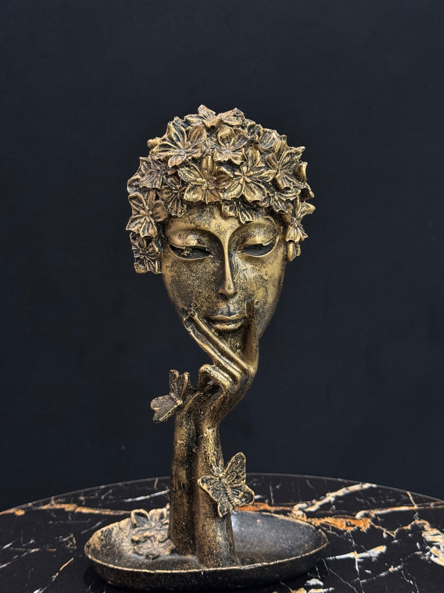 Face Thinker Statue